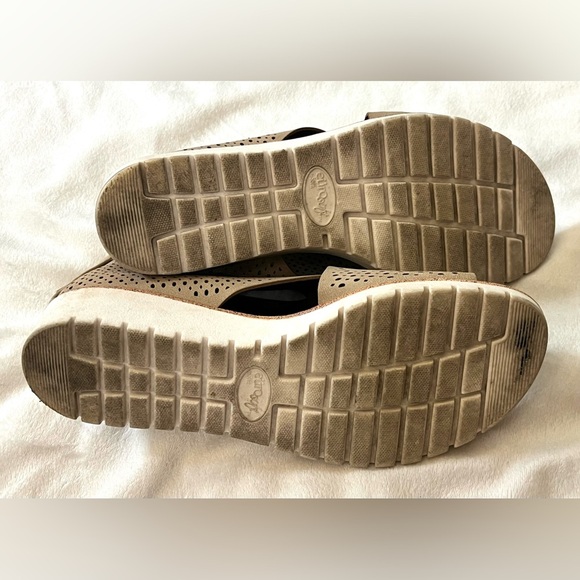 Eurosoft by Sofft Women's Tan Perforated Sandals Slip-On Flats w/ Zipper Sz 6.5 - Picture 7 of 11